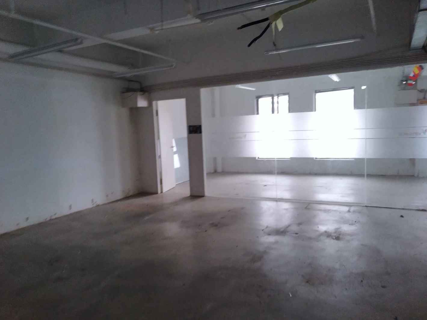 SVA越界创意园588平米办公室出租_3.50元/m²/天