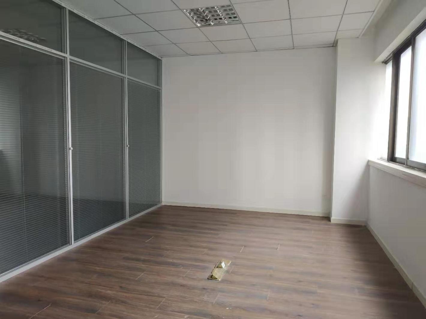 桂箐园150平米办公室出租_3.20元/m²/天