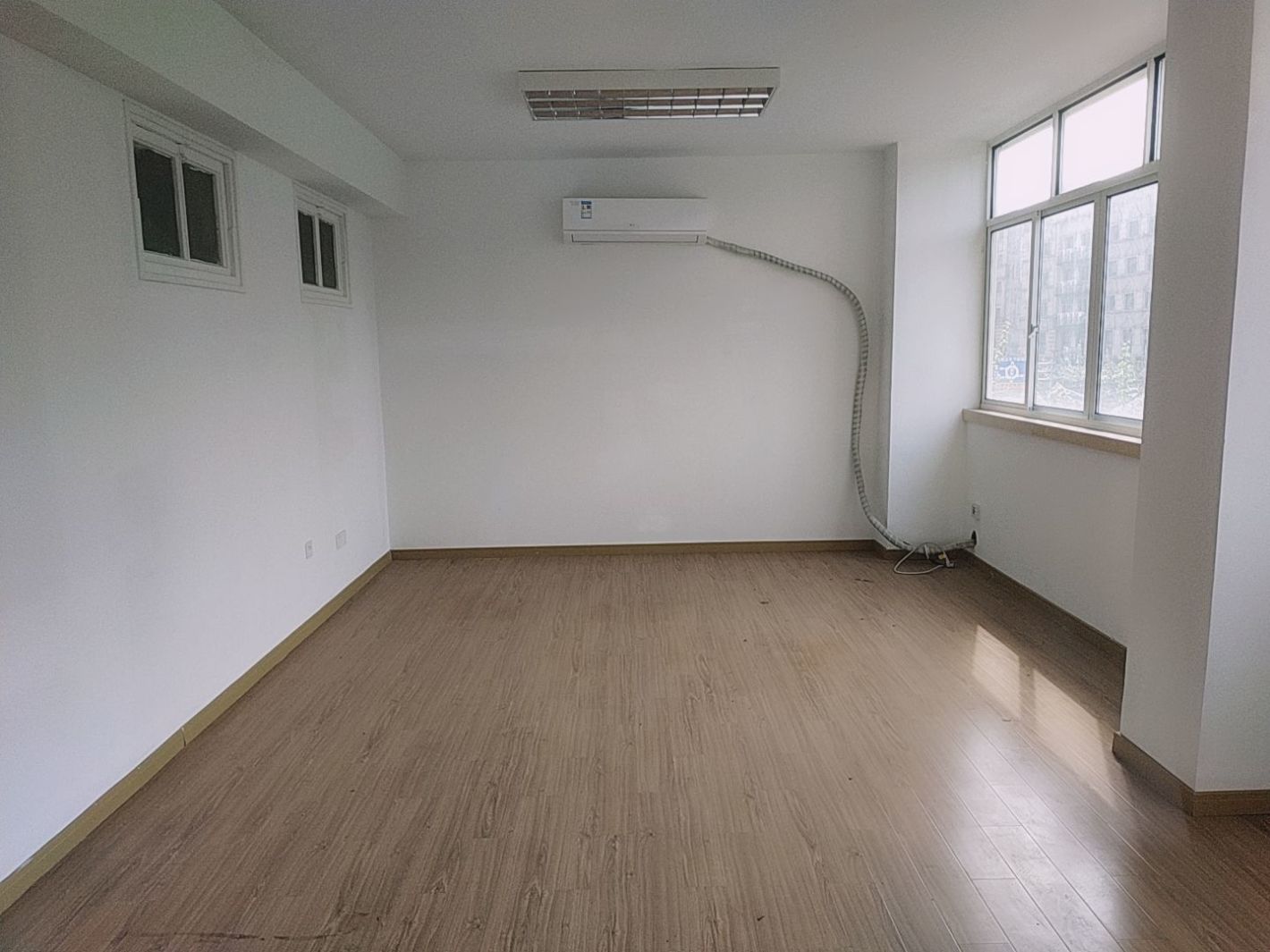 天目大楼27平米办公室出租_4.20元/m²/天
