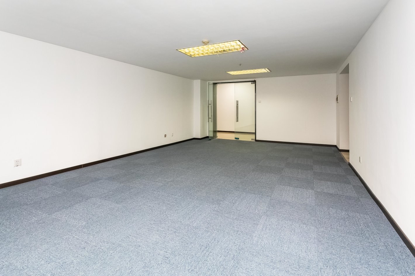 华普科技大厦155平米办公室出租_3.20元/m²/天