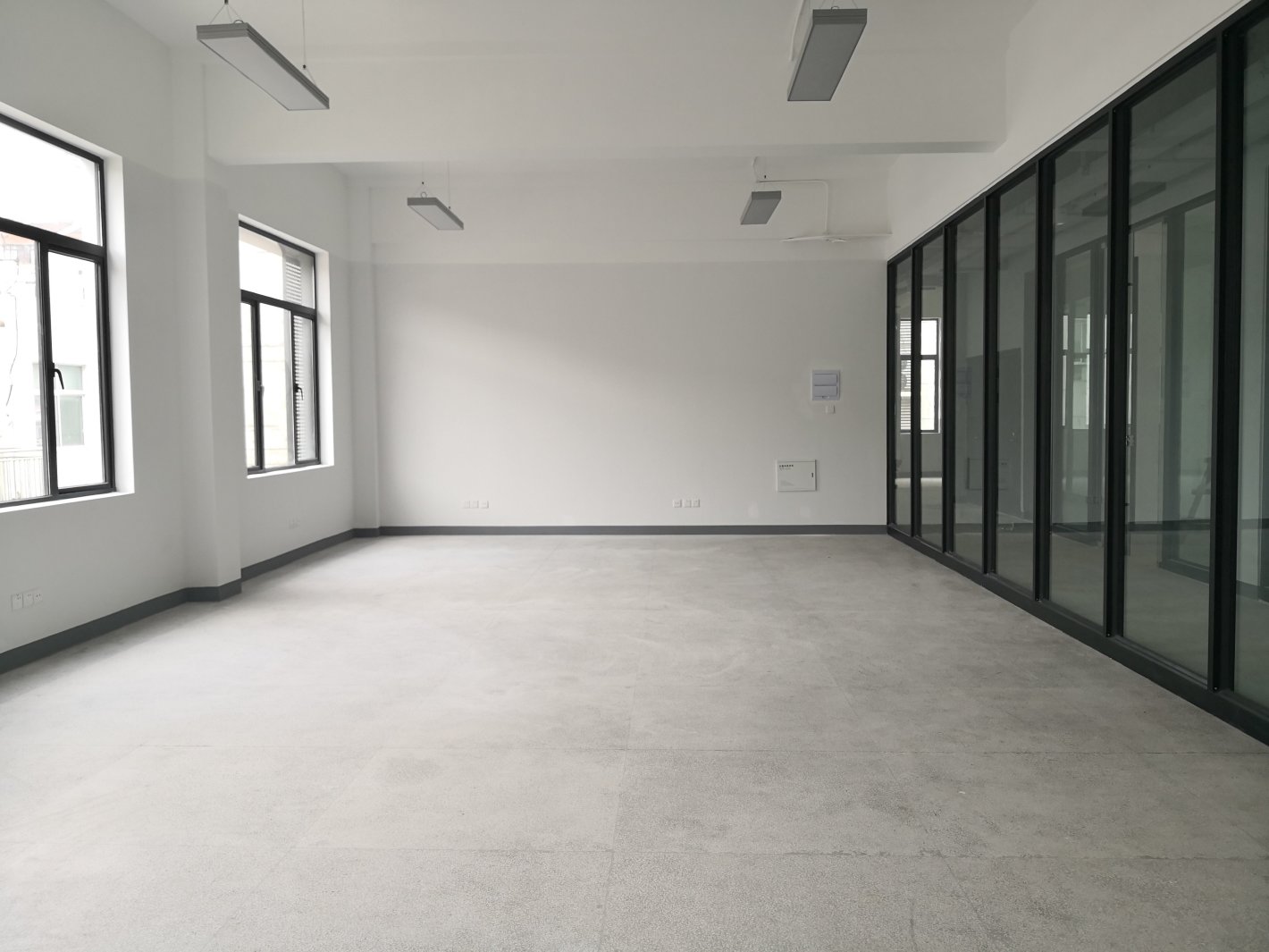漕河泾产业园150平米办公室出租_4.00元/m²/天