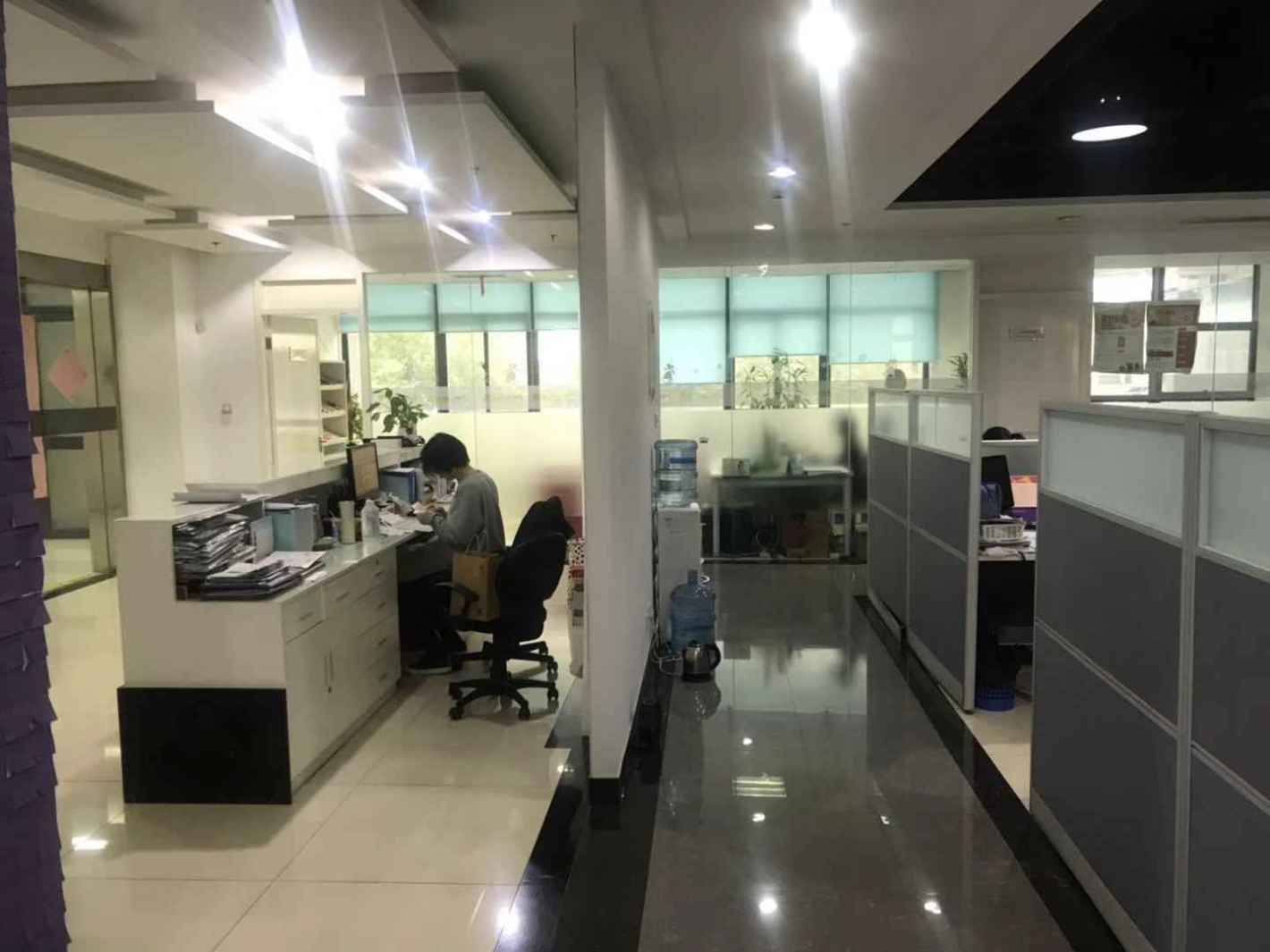 上海桂林聚科都市科技园1000平米办公室出租_3.50元/m²/天