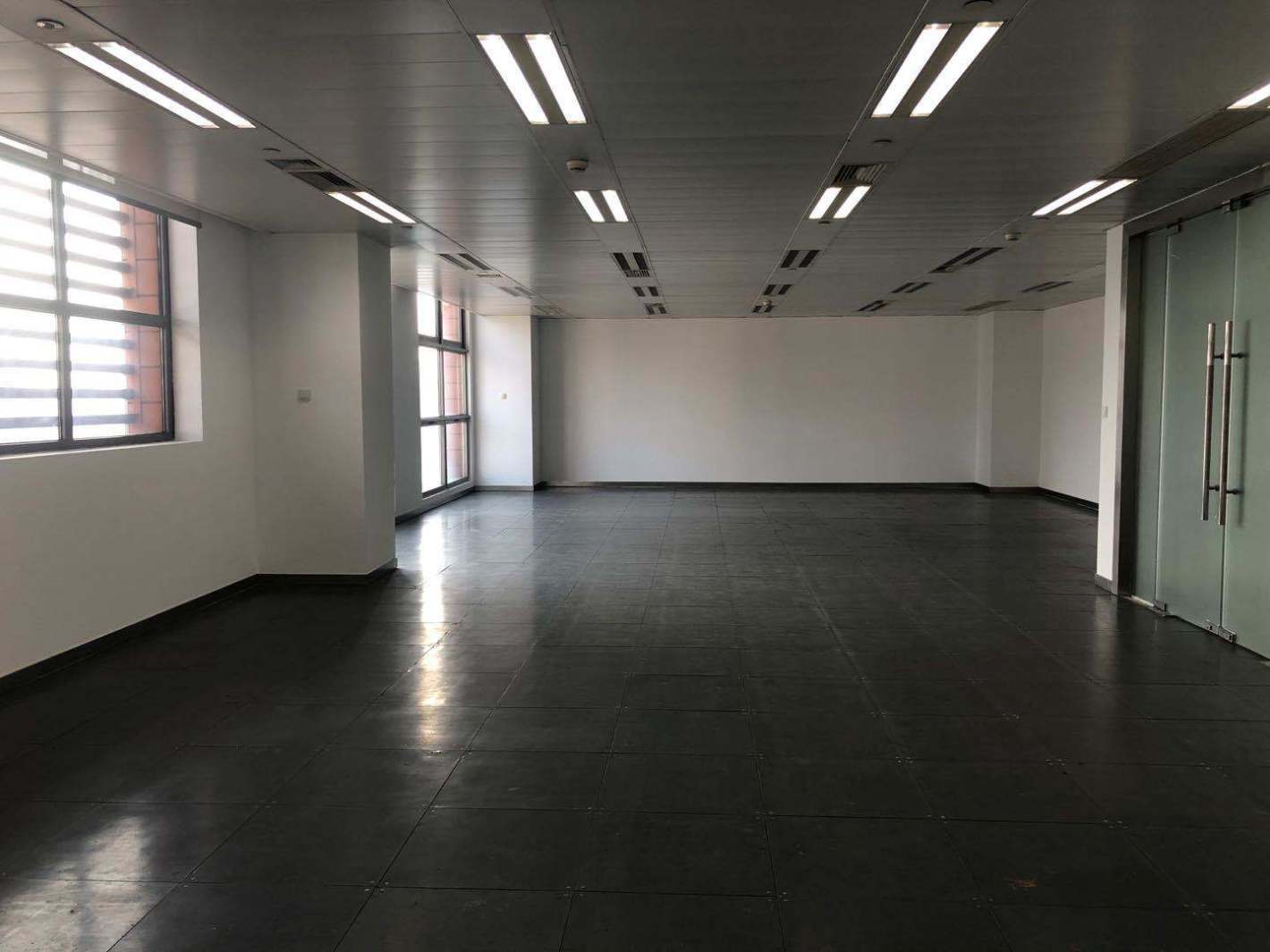 华旭国际大厦125平米办公室出租_7.50元/m²/天
