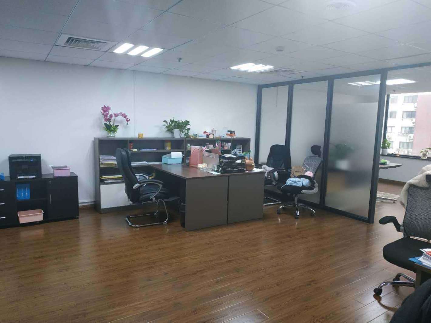 上海商贸大厦109平米办公室出租_3.50元/m²/天