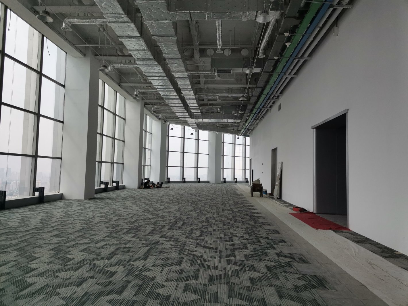 西岸智塔140平米办公室出租_5.60元/m²/天