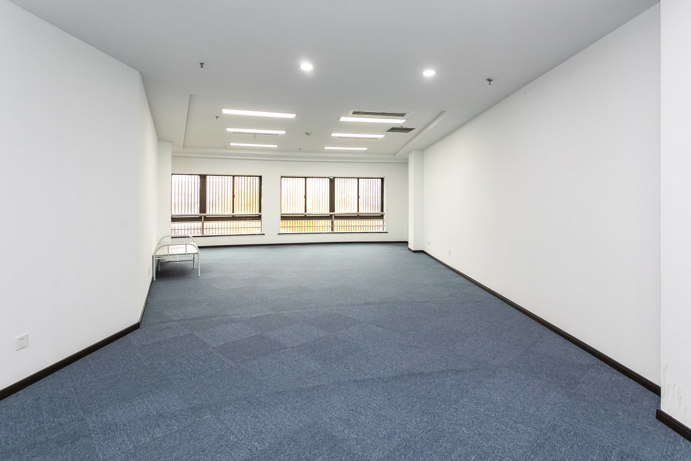 华普科技大厦112平米办公室出租_3.40元/m²/天
