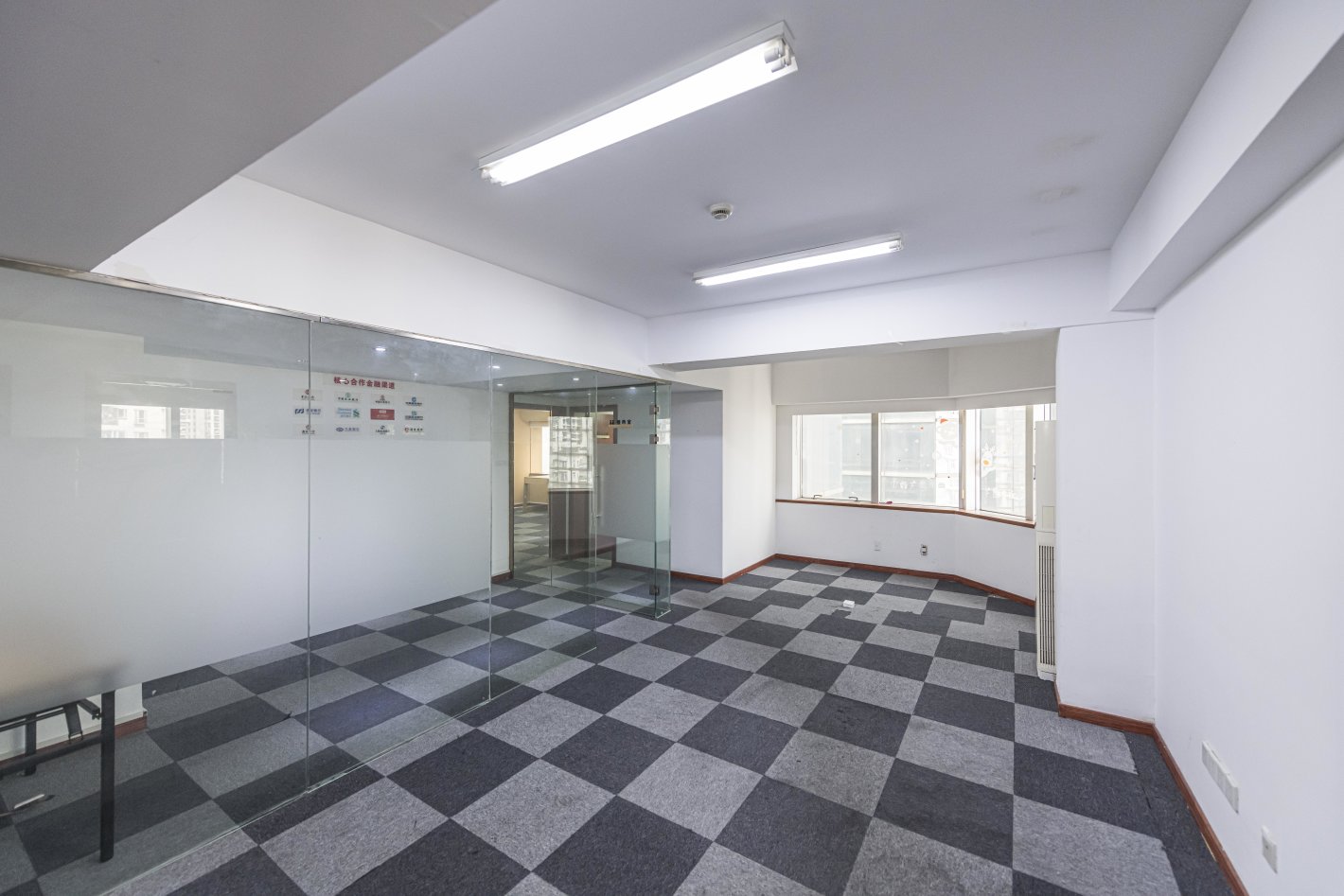 汤臣商务中心大厦193平米办公室出租_3.50元/m²/天