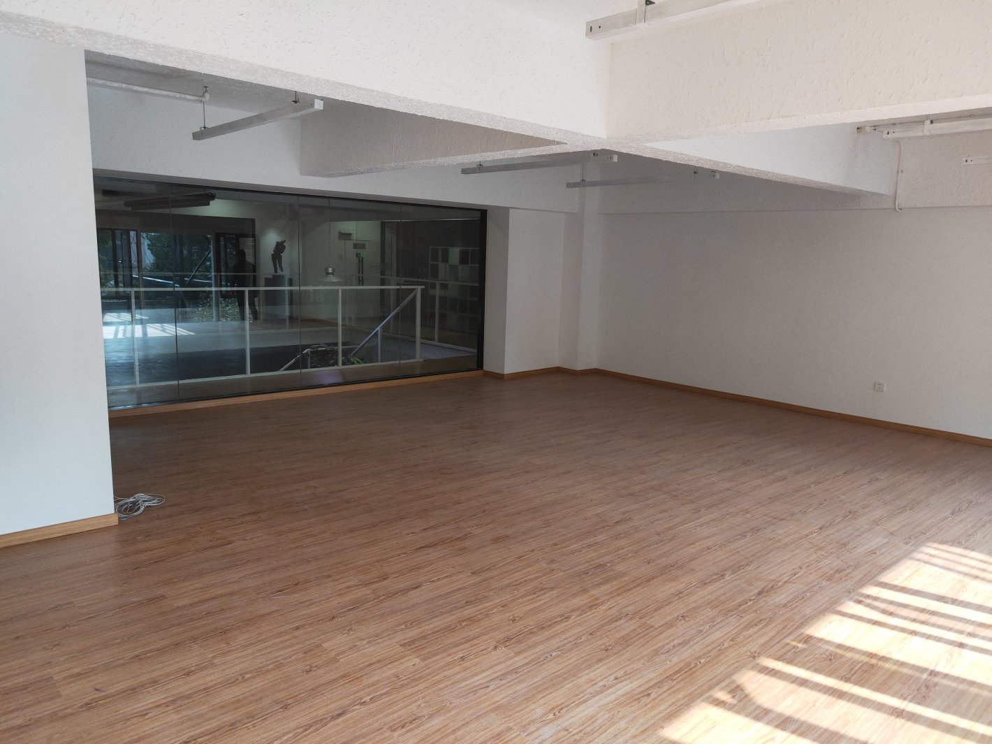 新龙大厦88平米办公室出租_2.30元/m²/天