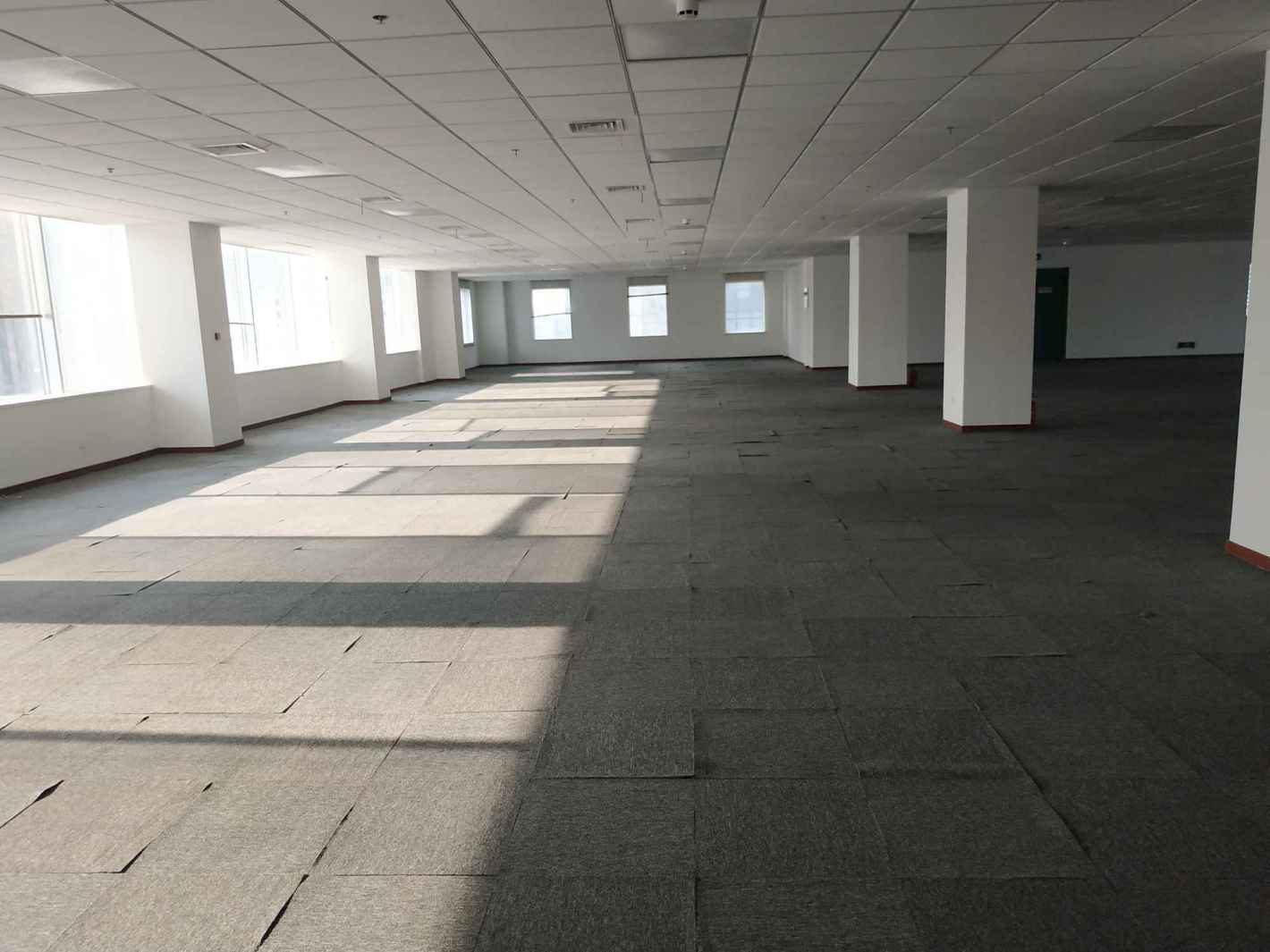 新世纪办公中心浦东 新世纪办公中心 1258平米 简装修