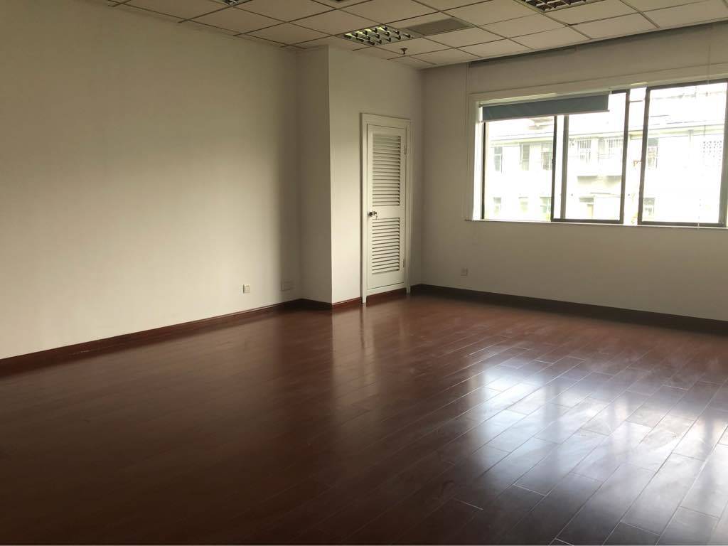 东方明珠涉外商务楼144平米办公室出租_3.40元/m²/天