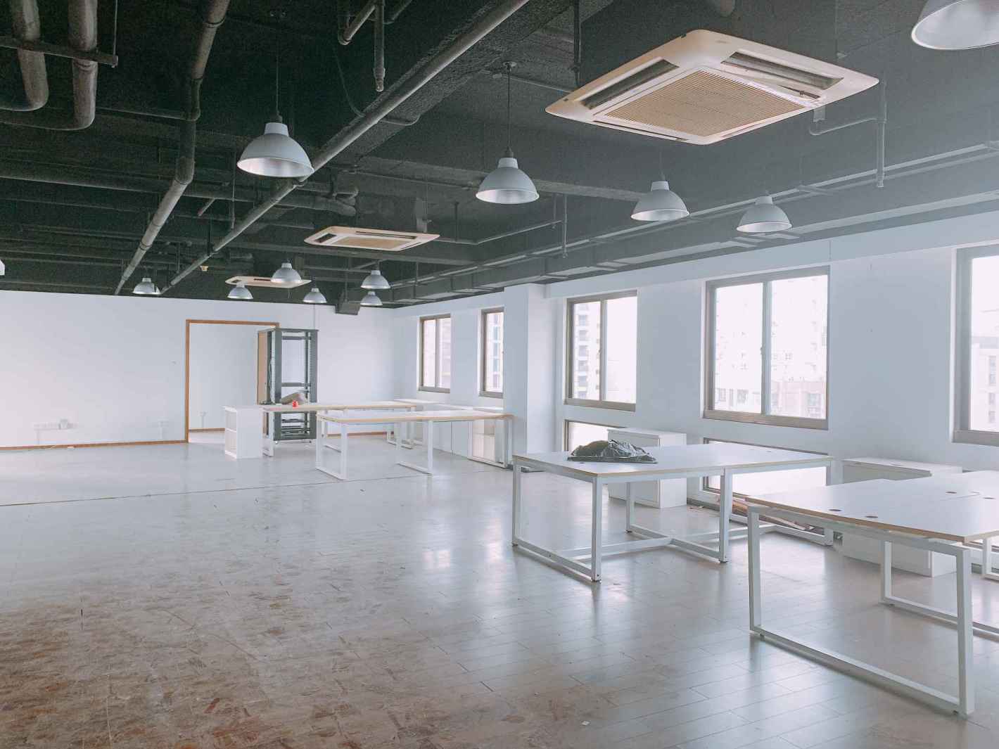 华普科技大厦857平米办公室出租_3.00元/m²/天