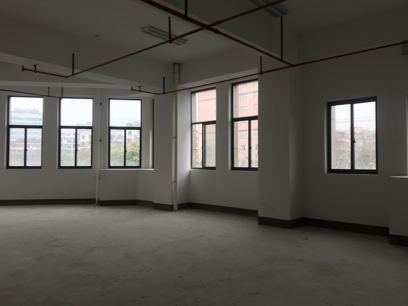 双鸿大楼196平米办公室出租_2.80元/m²/天