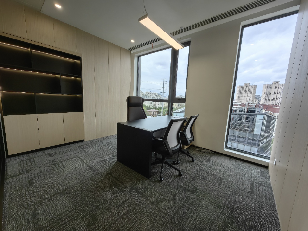 信泰中心200平米办公室出租_3.40元/m²/天