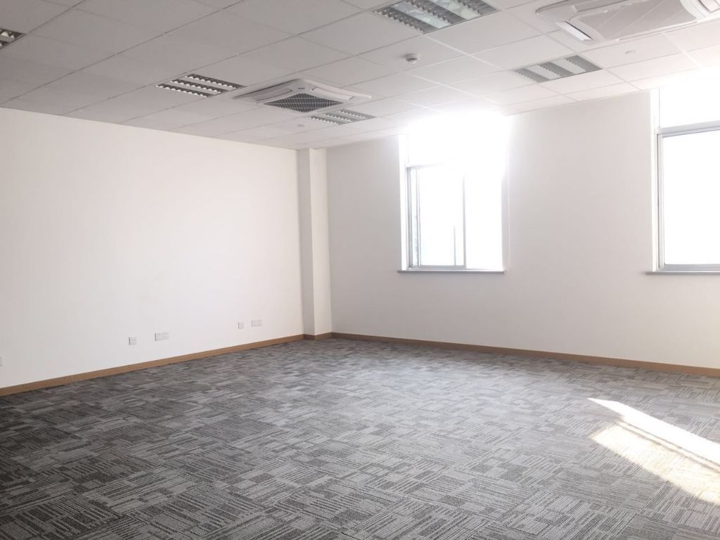 蓝光科技园108平米办公室出租_3.30元/m²/天