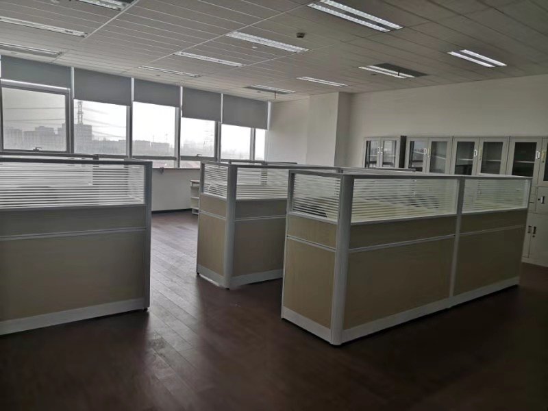蓝光科技园168平米办公室出租_3.00元/m²/天