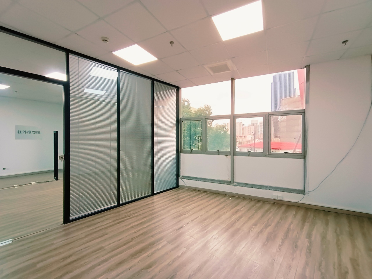 北外滩金岸大厦256平米办公室出租_3.30元/m²/天