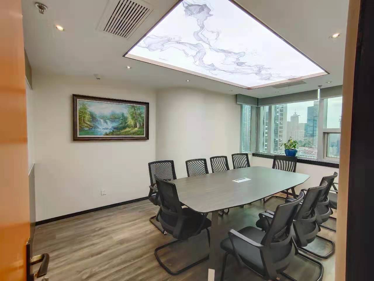 保周创新中心269平米办公室出租_1.80元/m²/天