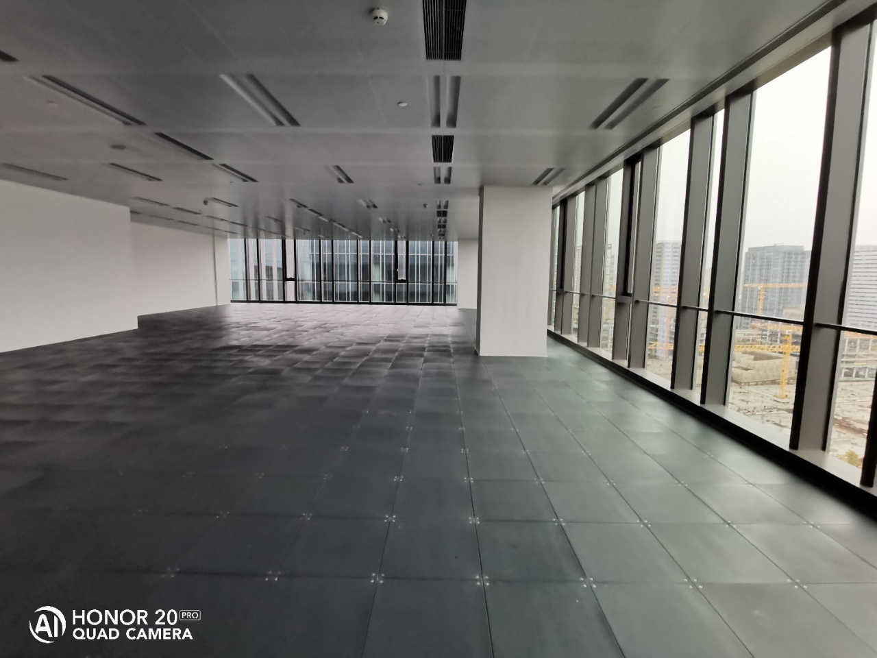 111源深大厦2700平米办公室出租_7.60元/m²/天