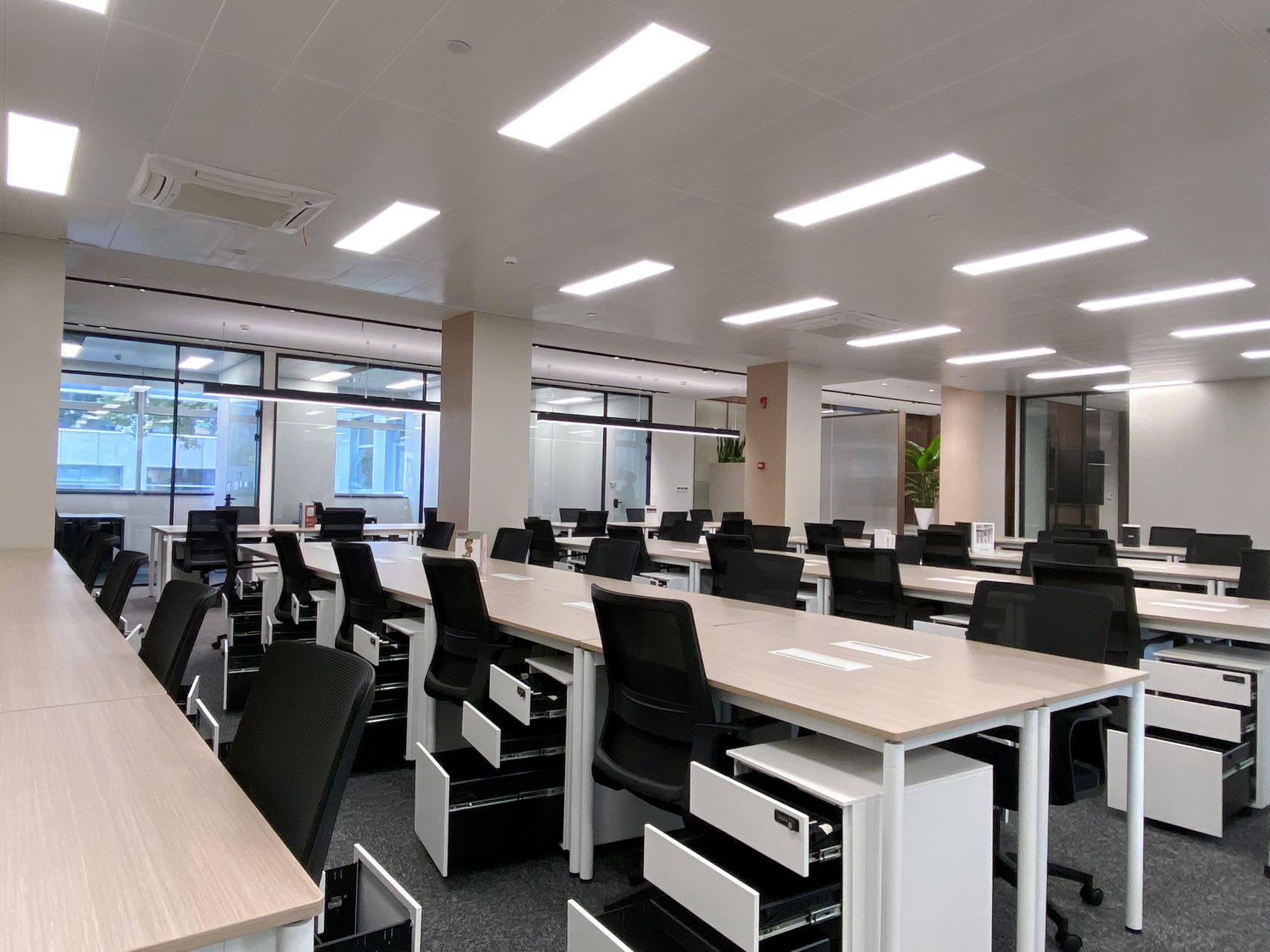 静安科技中心（快易名商）310平米办公室出租_4.20元/m²/天