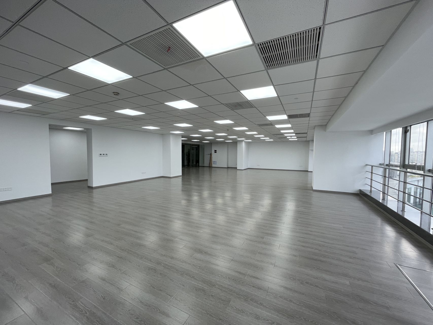 红星世贸大厦310平米办公室出租_2.80元/m²/天