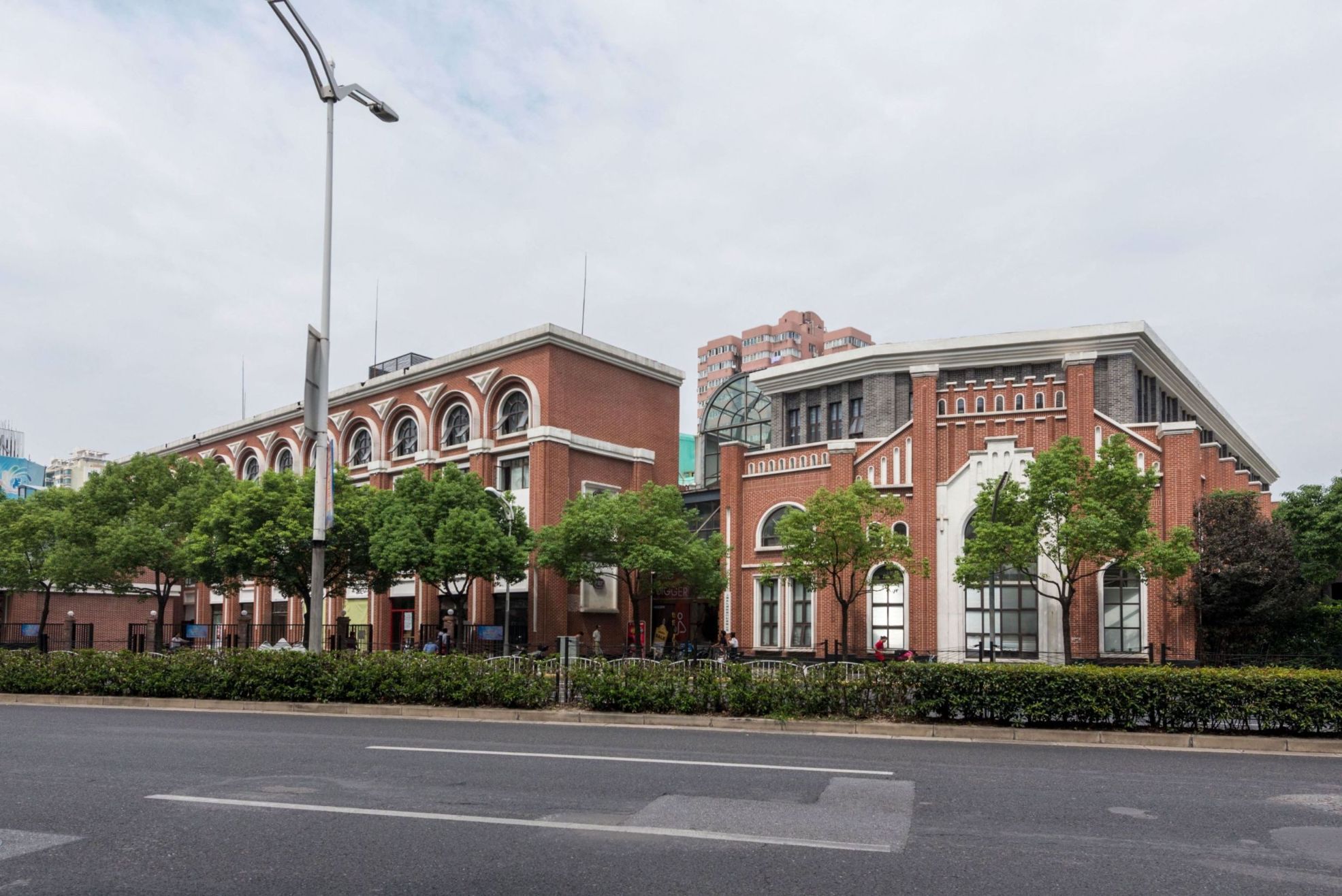 上海倍格艺术社区写字楼租金多少钱，停车费怎么收？