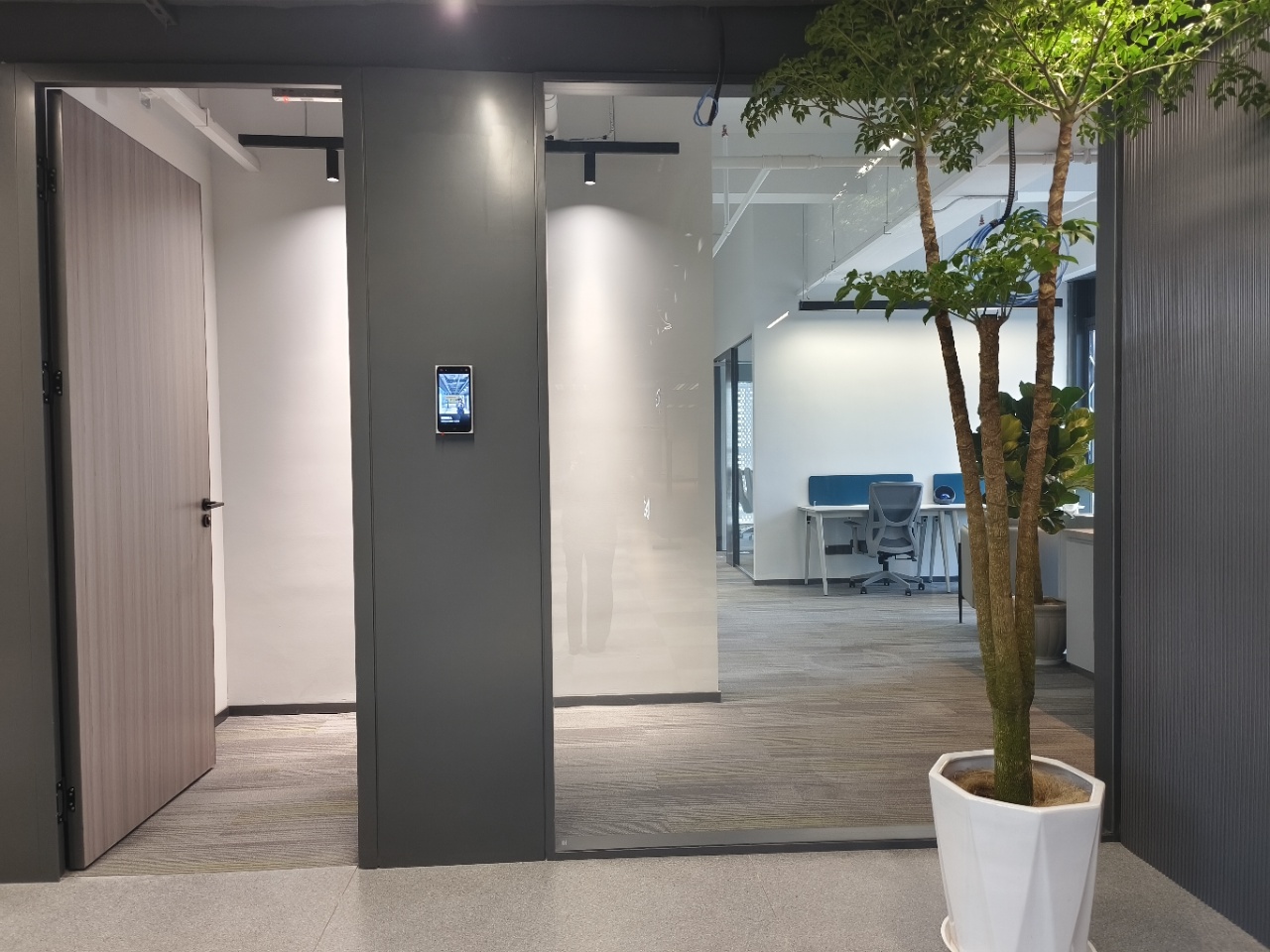 华大科技园E1155平米办公室出租_3.90元/m²/天