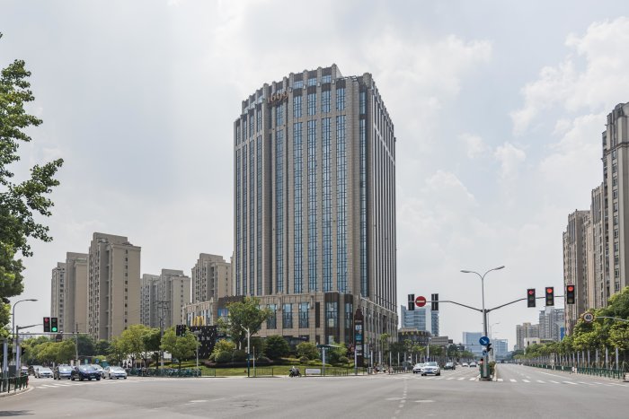 上海古北1699商业广场写字楼是哪个物业公司，物业费怎么收？