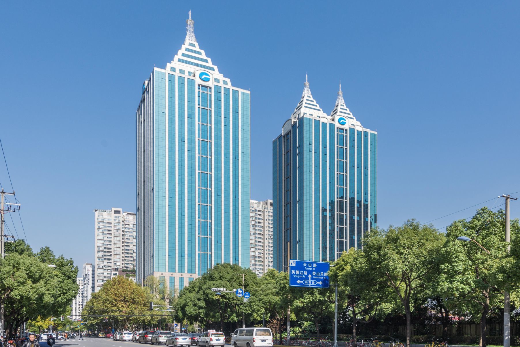 上海远东国际广场写字楼是哪个物业公司，物业费怎么收？