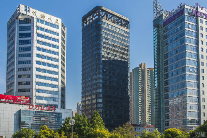 上海裕丰国际大厦写字楼是哪个物业公司，物业费怎么收？