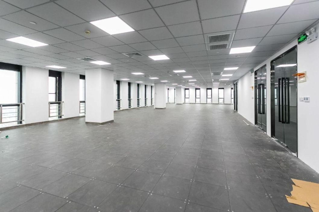 西紫商务楼650平米办公室出租_3.20元/m²/天