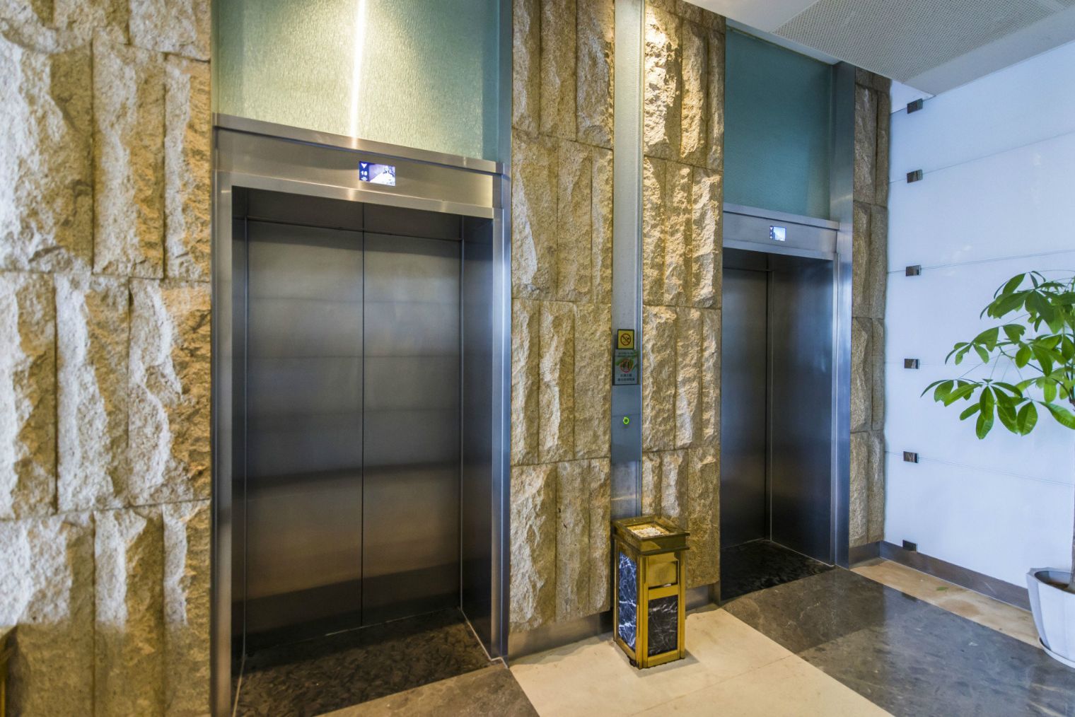 汇融大厦电梯厅