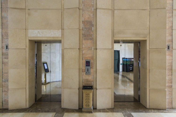 耀光中环国际广场电梯厅